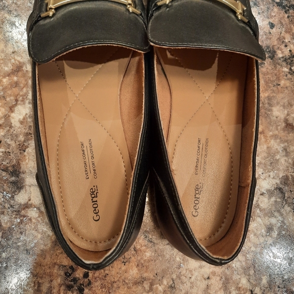Women's Black Loafer Shoes - Picture 3 of 7